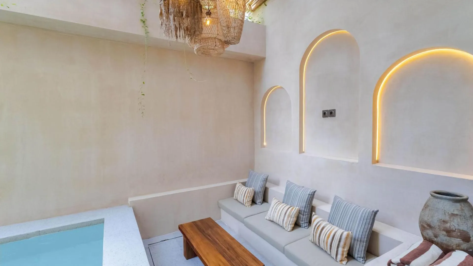 Villa San Miguel - 2 Bedroom Private Villa In Seminyak 0*, سمينياك